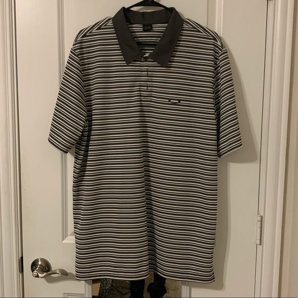 Men’s Oakley collard shirt!